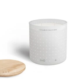 Skandinavisk Bougie Parfumée Avec Couvercle, SNÖ, 400 g 9 Skandinavisk Bougie Parfumée Avec Couvercle, SNÖ, 400 g -Intérieure Décoration Magasin 20114 4 SNO CANDLE 400G