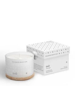 Skandinavisk Bougie Parfumée Avec Couvercle, SNÖ, 90 g 9 Skandinavisk Bougie Parfumée Avec Couvercle, SNÖ, 90 g -Intérieure Décoration Magasin 20214 1 SNO CANDLE 90G