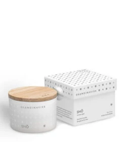 Skandinavisk Bougie Parfumée Avec Couvercle, SNÖ, 90 g 11 Skandinavisk Bougie Parfumée Avec Couvercle, SNÖ, 90 g -Intérieure Décoration Magasin 20214 2 SNO CANDLE 90G