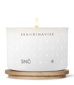 Skandinavisk Bougie Parfumée Avec Couvercle, SNÖ, 90 g 10 Skandinavisk Bougie Parfumée Avec Couvercle, SNÖ, 90 g -Intérieure Décoration Magasin 20214 3 SNO CANDLE 90G