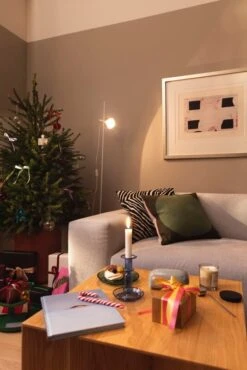 HAY Bougeoir Moyen Flare, Bleu Clair Avec Bord Rouge 11 HAY Bougeoir Moyen Flare, Bleu Clair Avec Bord Rouge -Intérieure Décoration Magasin 2021 09 30 FDS Valmiit VVV 32 1