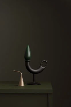 Nedre Foss Éteignoir à Bougies Sammu, Laiton -Intérieure Décoration Magasin 2022 Nedre Foss Christmas Sammu and Ildhane green candle 1