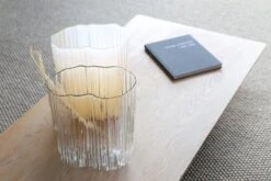 Antrei Hartikainen Vase Melt, Modèle XL, Transparent 10 Antrei Hartikainen Vase Melt, Modèle XL, Transparent -Intérieure Décoration Magasin Antrei Hartikainen Melt vases XL size clearpeach Photo by Antrei Hartikainen 59