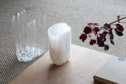 Antrei Hartikainen Vase Melt, Modèle XL, Transparent 9 Antrei Hartikainen Vase Melt, Modèle XL, Transparent -Intérieure Décoration Magasin Antrei Hartikainen Melt vases XL S size whiteclear Photo by Antrei Hartikainen 15