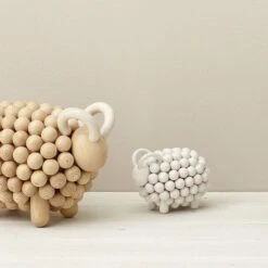 Aarikka Figurine Pässi, Bois Verni -Intérieure Décoration Magasin B609 web fiilis2 1024x1024