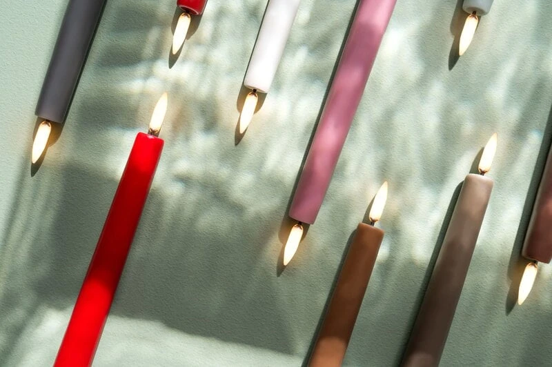 Uyuni Lighting Bougie Conique LED, 2 pièces, Dusty Rose 4 Uyuni Lighting Bougie Conique LED, 2 pièces, Dusty Rose – Image 2