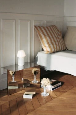 HAY Bougeoir Moyen Flare Stripe Milk, Bleu -Intérieure Décoration Magasin Ete Pillow Case warm yellow Crinkle Bedspread cool grey Apollo Portable Lamp white Flare Milk Stripe Candleholder blue