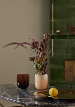 Katriina Nuutinen Vase Pulmu, Aubergine -Intérieure Décoration Magasin FULL3 KatriinaNuutinen Vienocollection Pulmuvase Lyylibox APirkola KKapanen 1