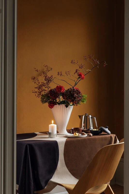 Ferm LIVING Vase Fountain, Blanc Cassé 6 Ferm LIVING Vase Fountain, Blanc Cassé – Image 4