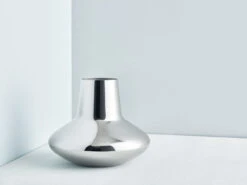 Georg Jensen Vase HK, Acier, Grand Modèle -Intérieure Décoration Magasin GJ HOME B2B SS18 HK VASE A