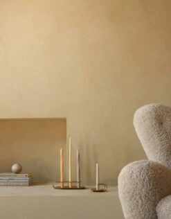 MENU Bougeoir Clip, Laiton -Intérieure Décoration Magasin MENU Clip Candle Holder Twist Tapered Candle The Tired Man