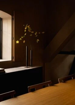 MENU Vase Stance, 50 cm, Laiton Bronze -Intérieure Décoration Magasin MENU Merkur Dining Chair Frame Stance Vase 1