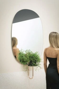 Miniforms Miroir Cigales, Noir - Cuivre 9 Miniforms Miroir Cigales, Noir - Cuivre -Intérieure Décoration Magasin Miniforms lifestyle Cigales mirror 01