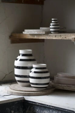 Kähler Vase Omaggio, Grand Modèle, Noir -Intérieure Décoration Magasin Omaggio Black H305 H200 and H125