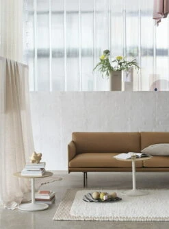 Muuto Vase Ridge, 48,5 cm, Beige -Intérieure Décoration Magasin Outline 3 seater refine cognac black soft side solid oak off white wave tray raise glass ochre pebble pale rose ridge muuto org 150