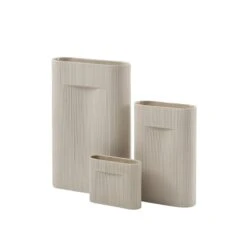 Muuto Vase Ridge, 48,5 cm, Beige -Intérieure Décoration Magasin Ridge vase beige family Muuto 5000x5000 hi res