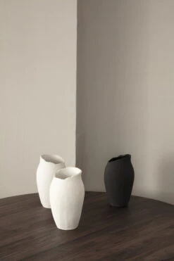 Sibast Vase Magnolia, Noir -Intérieure Décoration Magasin SIBAST AW21 22 SORT VASE