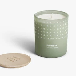 Skandinavisk Grande Bougie Parfumée Avec Couvercle, FJORD 10 Skandinavisk Grande Bougie Parfumée Avec Couvercle, FJORD -Intérieure Décoration Magasin Skandinavisk FJORD home candle