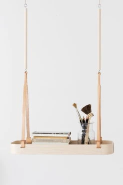 Verso Design Étagère Suspendue Tuokko, Bouleau - Gris Foncé 7 Verso Design Étagère Suspendue Tuokko, Bouleau - Gris Foncé -Intérieure Décoration Magasin TUOKKO HANGING SHELF 2B pencils