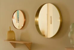 Lokal Helsinki Miroir Vino 60, Laiton, Extérieur 10 Lokal Helsinki Miroir Vino 60, Laiton, Extérieur -Intérieure Décoration Magasin VINO iinavuorivirta lokalhelsinki2022