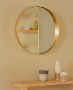 Lokal Helsinki Miroir Vino 60, Laiton, Extérieur 11 Lokal Helsinki Miroir Vino 60, Laiton, Extérieur -Intérieure Décoration Magasin VINO iinavuorivirta lokalhelsinki2022 4