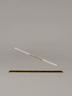 Santa & Cole Porte-bougie Vita Balanza Avec 5 bougies, Doré 12 Santa & Cole Porte-bougie Vita Balanza Avec 5 bougies, Doré -Intérieure Décoration Magasin Vita off SantaCole Enric Badrinas 2022 01 v1 x2400