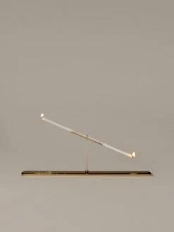 Santa & Cole Porte-bougie Vita Balanza Avec 5 bougies, Doré 10 Santa & Cole Porte-bougie Vita Balanza Avec 5 bougies, Doré -Intérieure Décoration Magasin Vita on SantaCole Enric Badrinas 2022 01 v1 x2400