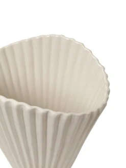 Ferm LIVING Vase Fountain, Blanc Cassé 10 Ferm LIVING Vase Fountain, Blanc Cassé -Intérieure Décoration Magasin fermLIVING FountainVase 1104264792 pack 3