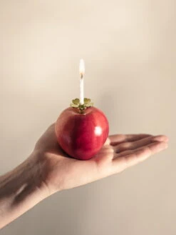 Design House Stockholm Bougeoir Me To You, Laiton 11 Design House Stockholm Bougeoir Me To You, Laiton -Intérieure Décoration Magasin image4 2751 8800 MeToYou1pGold Lifestyle